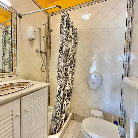 Ljmonade ホステル *