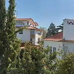 Ljmonade Ostello *