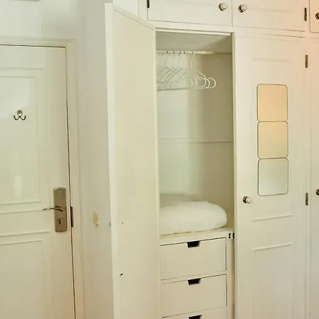 Ljmonade Hostel Віавіа