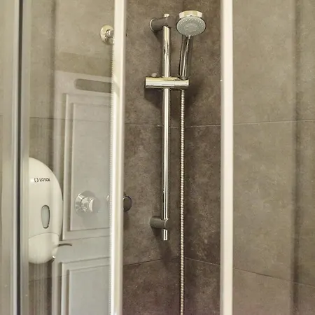 Ljmonade Hostal *