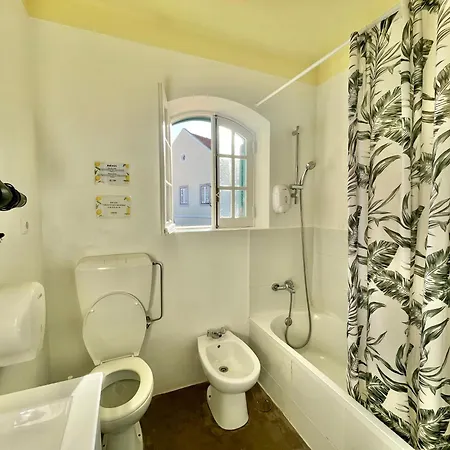 Ljmonade Hostal